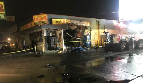 Semi Crashes Into North Hollywood Liquor Store 1 Injured Cbs Los Angeles