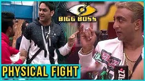 Vikas Gupta Hits Akash Dadlani Big Twist Bigg Boss 11 Video