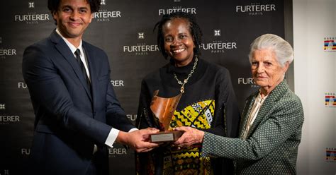 Florence Oloo Recibe El Premio Harambee 2023 A La Mujer Africana