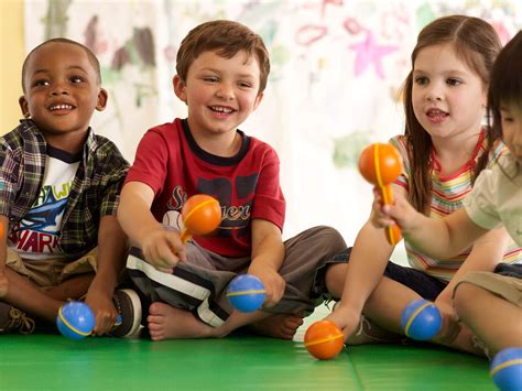 Socialização infantil benefícios da interação outras pessoas