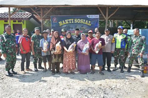 Pertamina Balongan Salurkan 800 Paket Sembako Untuk Warga Sekitar