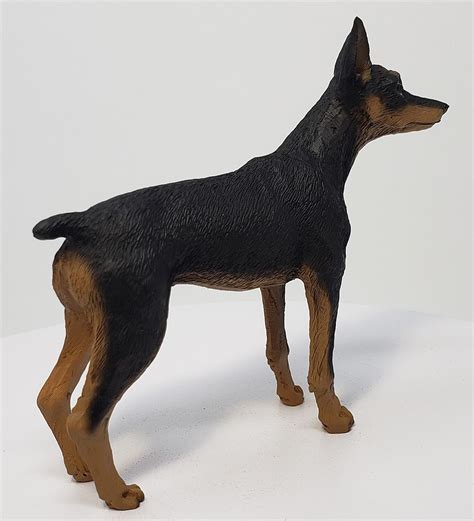 Miniature Pinscher Figurine Figurines Miniature Pinscher Ts