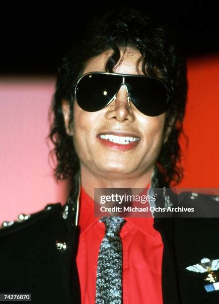 Michael Jackson 1990 Photos And Premium High Res Pictures Getty Images