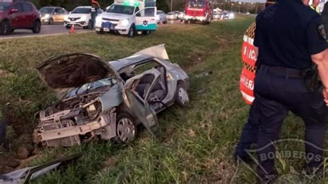 Un auto despistó y volcó en la autopista Córdoba Carlos Paz El Diario