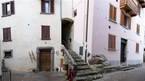 Piazza Del Rast L Terre Dei Baschenis