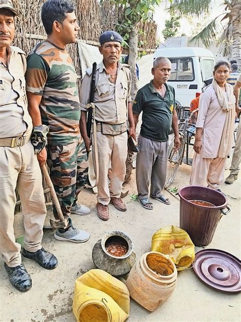 10 Liters Of Liquor Recovered 50 Liters Of Semi Manufactured Liquor Destroyed 10 लीटर शराब