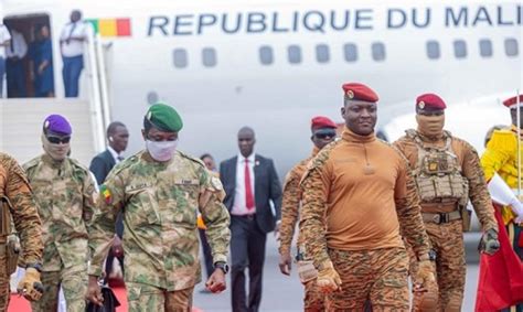 Mali Le Colonel Assimi Goïta à La Communauté Malienne Du Burkina Faso