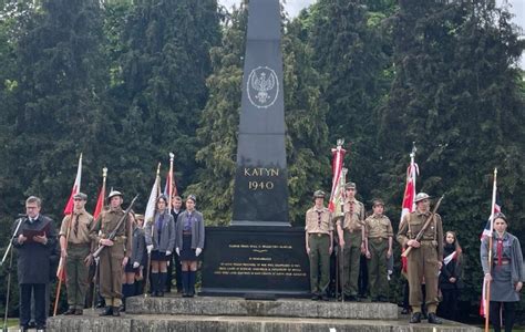 Oddano hołd ofiarom Zbrodni Katyńskiej Honory oddano też byłemu