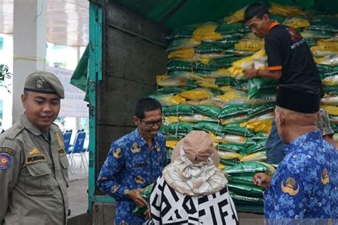 Operasi Pasar Pemkab Sukabumi Jual Beras Murah Rp 10 600 Per Kg