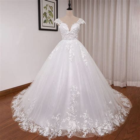 Exquise Robe De Mari E Princesse Lacets Et Paules D Nud Es Wedding