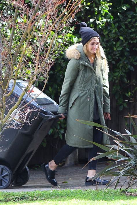 Ashlee Simpson And Hubby Evan Ross Look Sad And Drab Taking Out Trash