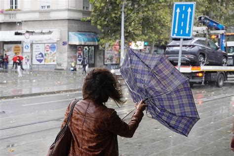 Padala Stabla Ulice Bile Pod Vodom Nevreme Protputnjalo Srbijom Potop