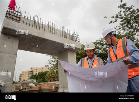 Tel Aviv Israel 14th Aug 2023 Chinese Constructors Work At The