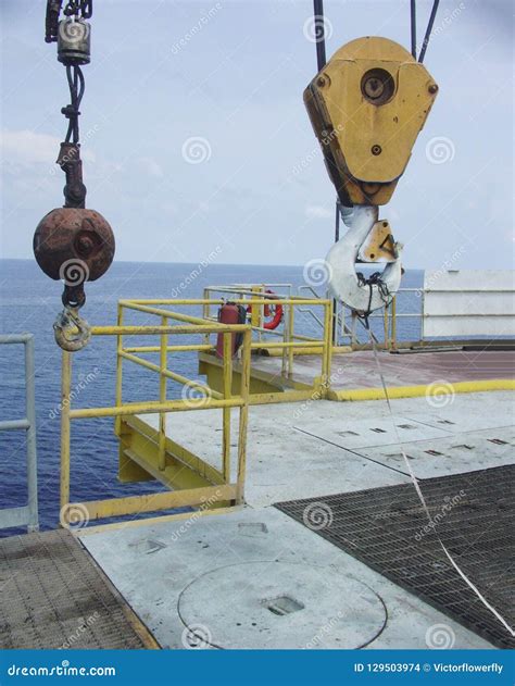 Crane Hoist Main And Auxiliary Hooks With Safety Latches And Guiding