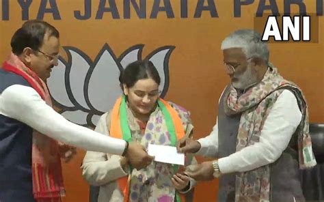 Mulayam Singh Yadavs Daughter In Law Aparna Yadav Joins Bjp