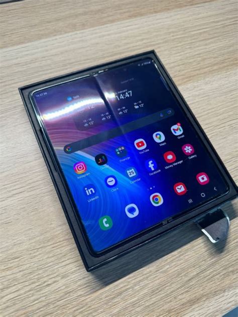 Prodajem Samsung Galaxy Z Fold