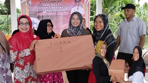 Part Penyerahan Hadiah Lomba Masak Hut Transmigrasi Ke