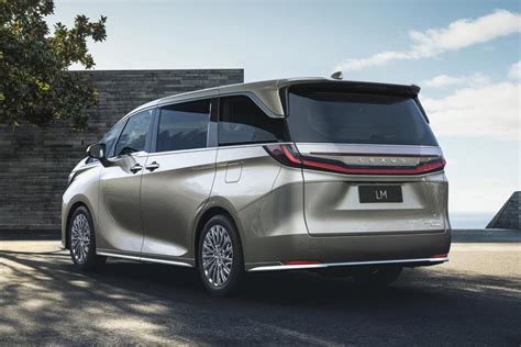 Lexus LM 豪華 MPV 在上海全球首發 - Car1.hk