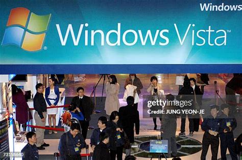 16 Global Launch For Microsoft Vista Operating System Stock Photos