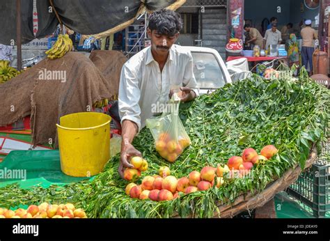 Pakistani food store hi-res stock photography and images - Alamy