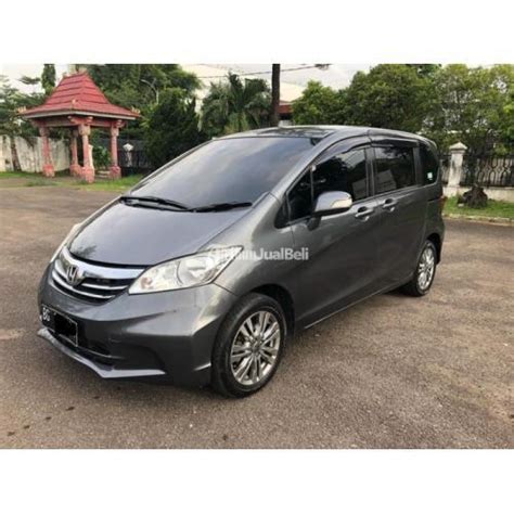 Honda Freed PSD Matic 2012 Warna Abu Bekas Surat Ada Pajak Jalan Mobil