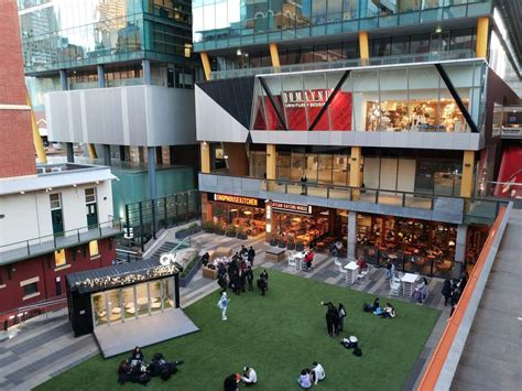 melbourne shopping centre trading hours