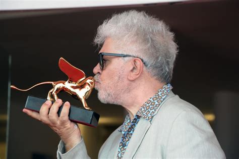 Pedro Almodóvar recibe el León de Oro de Honor en la Mostra de Venecia