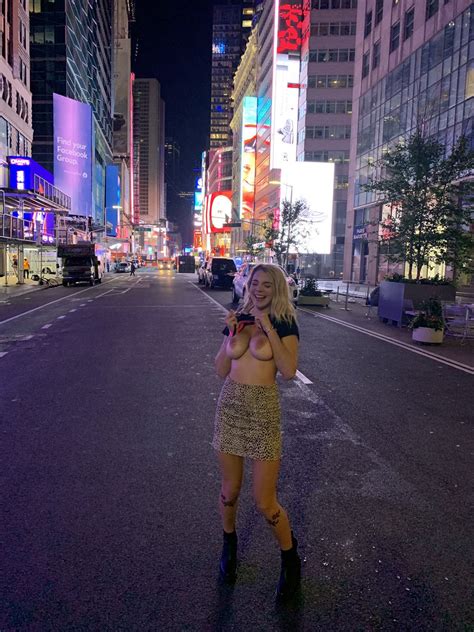 Gabbie Carter Flashing Porn Pic