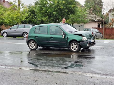 Dou Autoturisme S Au Ciocnit N Apropierea Spitalului Din S Nnicolau