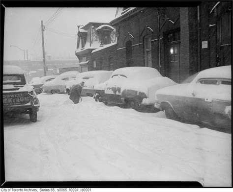 Unbelievable photos of snow in Toronto from 1896 to 1965