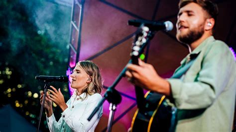 Suzan Freek Droppen Eerste Nummer Uit Liefde Voor Muziek Joe