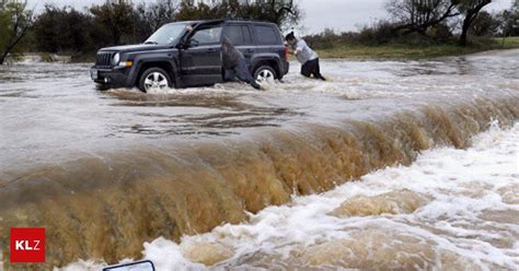 Schwere Unwetter Tote Bei Unwetter Und Berschwemmungen