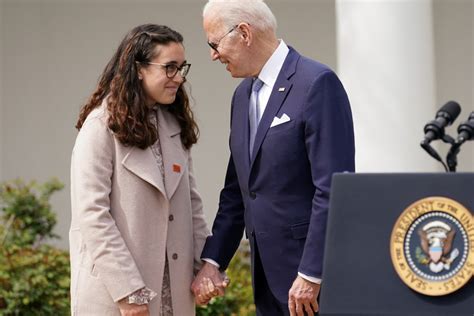 États Unis Joe Biden durcit la réglementation contre les armes