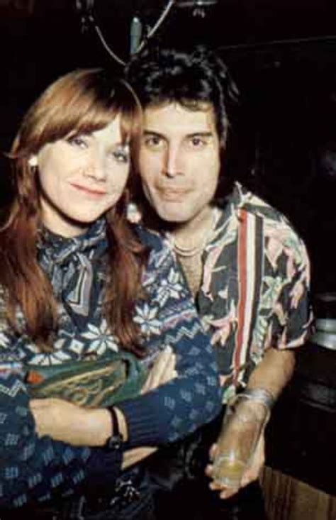 25 Romantic Photos Of Freddie Mercury With Mary Austin The Woman Who