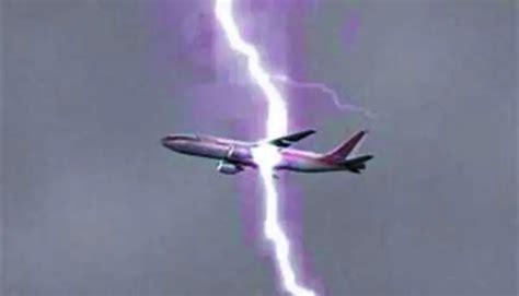 What Happens If A Plane Gets Struck By Lightning Engineerine