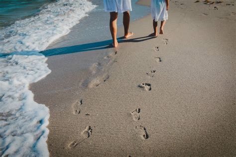 Humanos Huella En La Arena De La Playa Banco De Fotos E Imágenes De Stock Istock