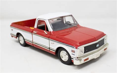 124 Diecast 1972 Chevy Truck