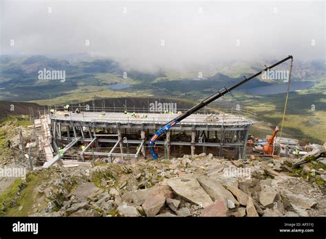 Snowdon summit cafe hi-res stock photography and images - Alamy