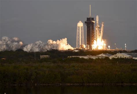 Pictures Spacex Falcon Heavy Launch On Ussf Orlando Sentinel