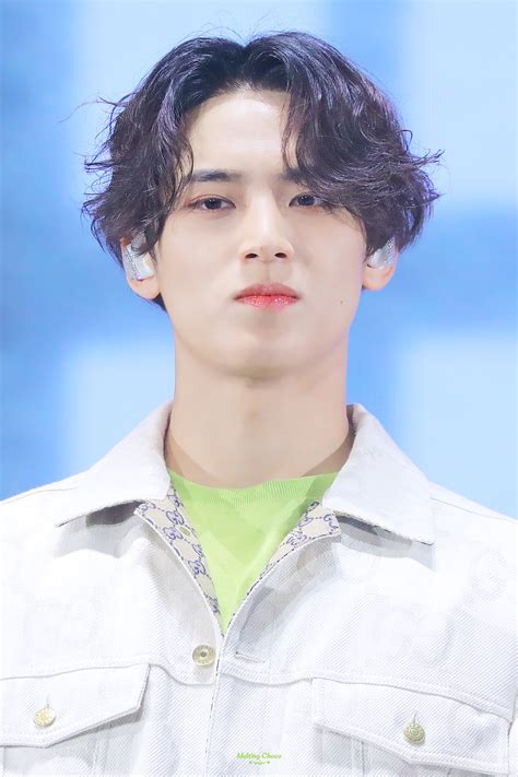 𝙈𝙚𝙡𝙩𝙞𝙣𝙜 𝘾𝙝𝙤𝙘𝙤🤎 On Twitter 220508 민규 세븐틴 💙 캐러또쨩들 보구 짱 신난 강쥬