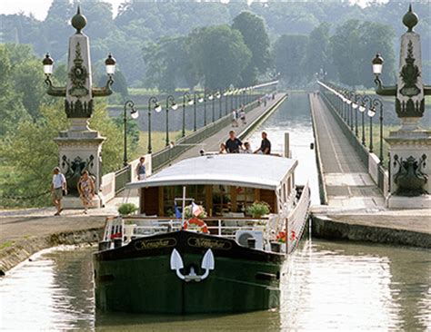 Laissez vous porter en péniche hôtel ou en bateau promenade Loiret