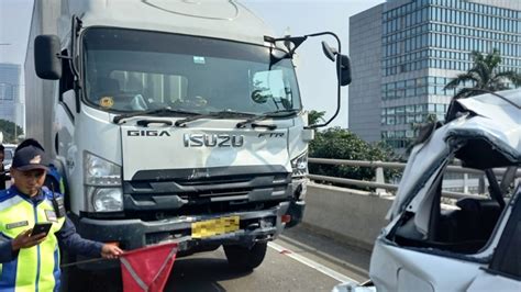 Empat Kendaraan Terlibat Kecelakaan Di Tol Pulomas Sinpo Id