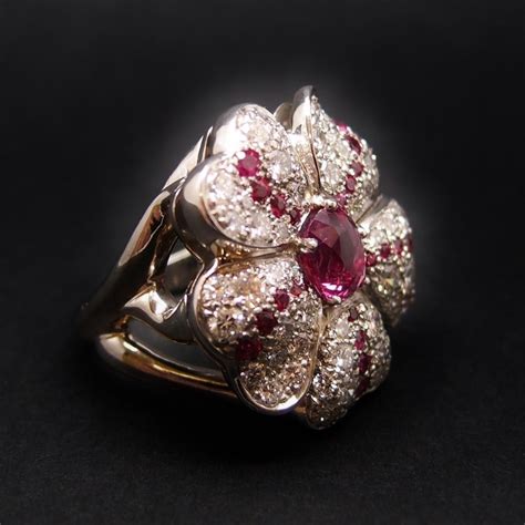 Bague Fleur En Or Gris 18k Avec Saphirs Roses Et Diamants Extrablancs