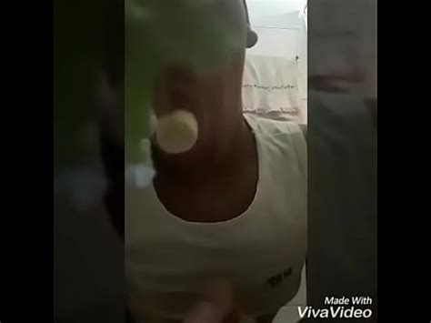 ENFIANDO UM DESODORANTE NO CU E CHUPANDO UMA BANANA XVIDEOS