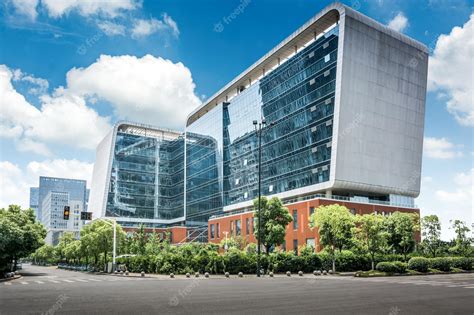 Premium Photo | Exterior of a modern office building