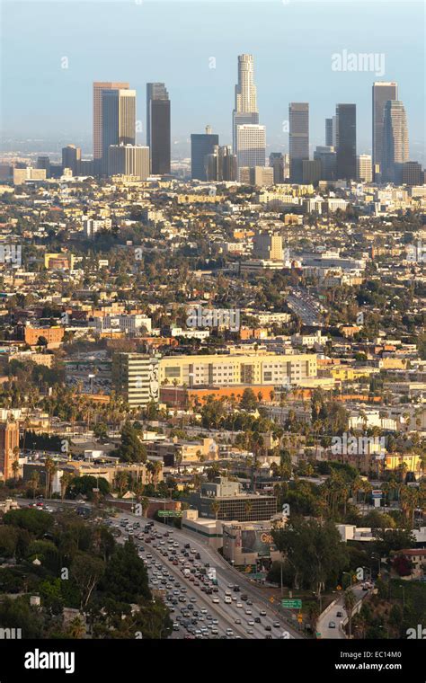 La Ciudad De Los Ángeles Ciudad En Hollywood Freeway 101 Con La