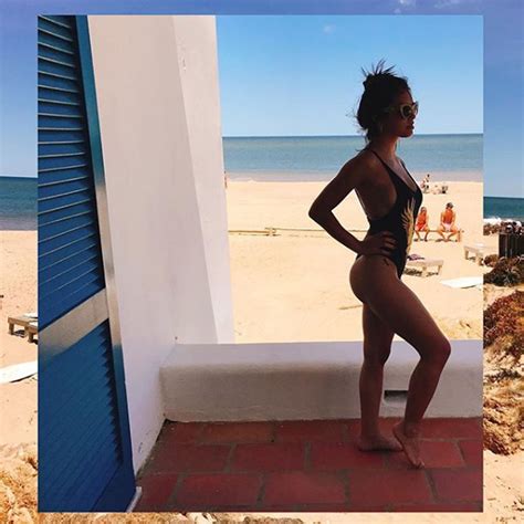 Lali Espósito en bikini jugó a ser modelo en las playas de Punta del Este Infobae