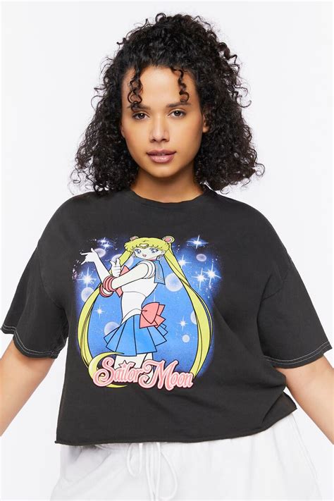 Plus Size Sailor Moon Graphic Cropped Tee