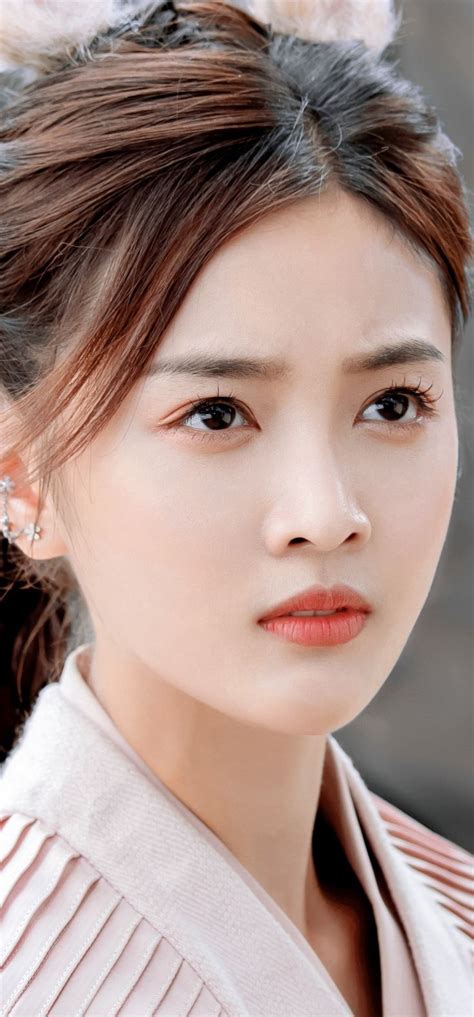 อู๋เซวียนอี๋ Wu Xuanyi 吴宣仪에 있는 rachi noinoi님의 핀