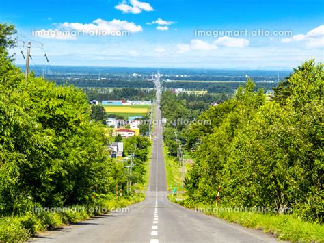 天に続く道（北海道 斜里町）の写真素材 206577526 イメージマート